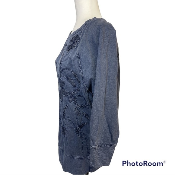 LUCKY lotus embroidered appliquee 3/4 sleeve heavy knit top sz L navy acid wash - Picture 3 of 6